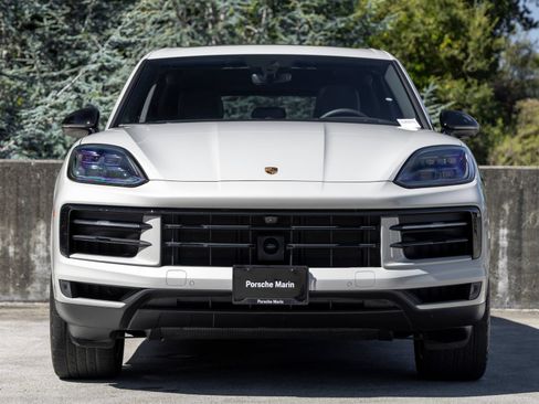 Certified 2025 Porsche Cayenne AWD/4WD image 8