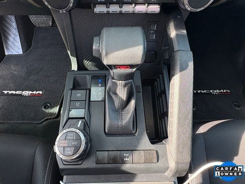 Certified 2025 Toyota Tacoma TRD Off-Road image 19