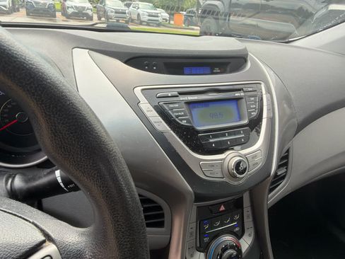 Used 2013 Hyundai Elantra GLS w/ Preferred Pkg FWD image 10