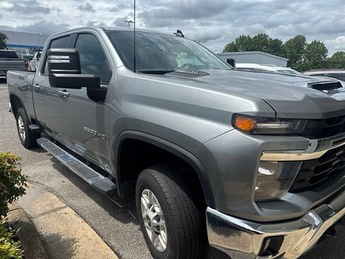Used 2025 Chevrolet Silverado 2500 LT w/ Convenience Package AWD/4WD image 2