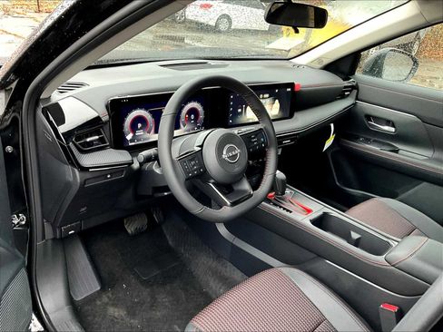 New 2025 Nissan Kicks SR w/ Illumination Package AWD/4WD image 8