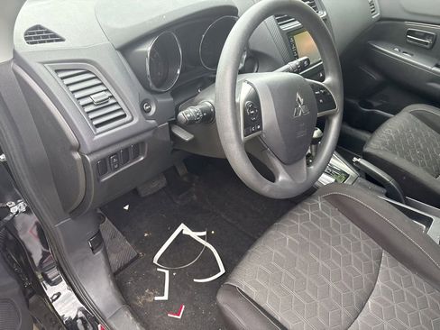 Used 2025 Mitsubishi Outlander SE AWD/4WD image 11