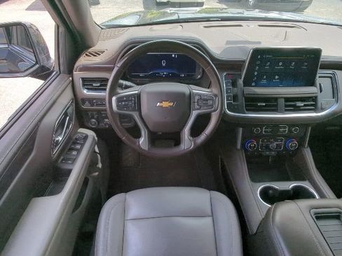Used 2022 Chevrolet Suburban LT AWD/4WD image 7