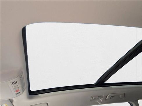 New 2025 Volkswagen Taos SE image 5