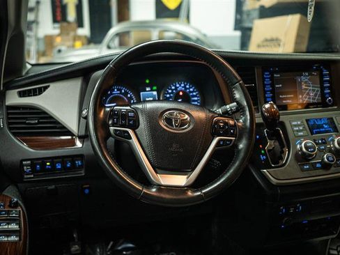 Used 2020 Toyota Sienna Limited Premium w/ Carpet Mat Package AWD/4WD image 18