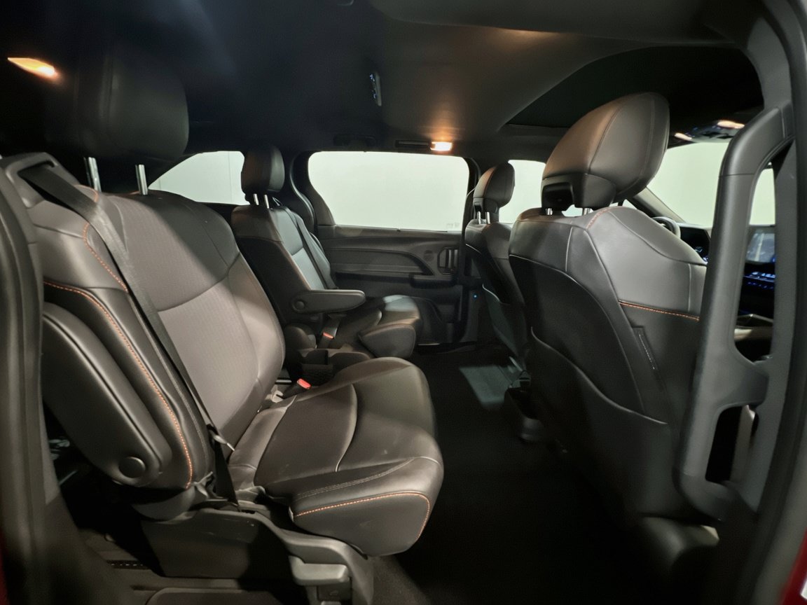 Used 2023 Toyota Sienna XSE w/ XSE Plus Package FWD image 21