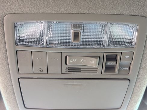 Used 2013 Toyota Highlander Limited image 18