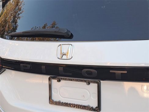 Certified 2025 Honda Pilot Touring image 8