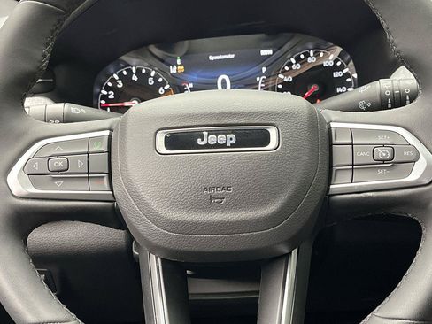 Used 2023 Jeep Compass Latitude AWD/4WD image 13