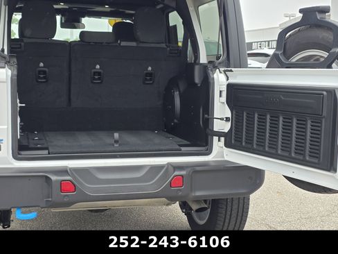 Used 2024 Jeep Wrangler Unlimited w/ Convenience Group AWD/4WD image 31