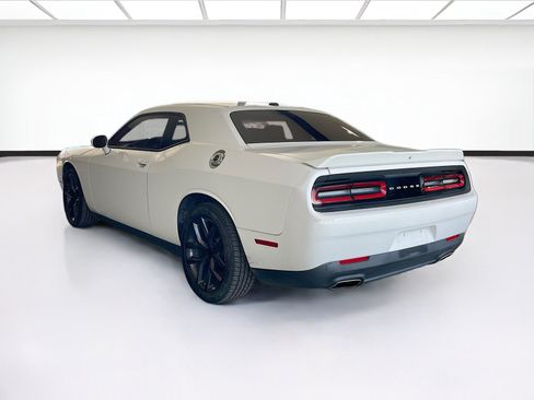 Used 2019 Dodge Challenger SXT RWD image 6