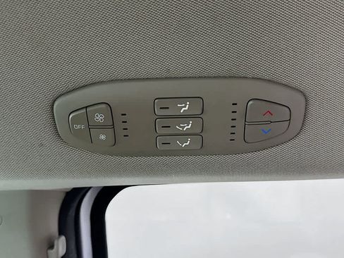 Used 2018 Kia Sedona L FWD image 12