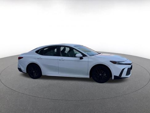 Used 2025 Toyota Camry SE image 2