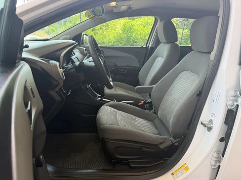 Used 2017 Chevrolet Sonic LT FWD image 8