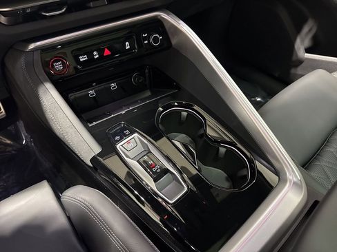 Used 2025 Audi SQ5 Premium Plus image 19