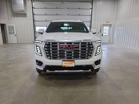 Used 2025 GMC Yukon XL Denali AWD/4WD image 3