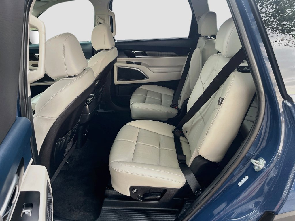 Used 2025 Kia Telluride EX w/ EX Captain's Chair Package AWD/4WD image 25