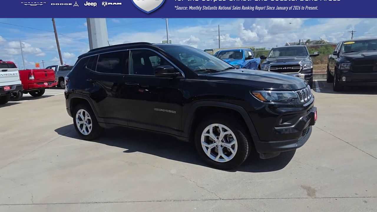 Used 2024 Jeep Compass Latitude AWD/4WD image 2