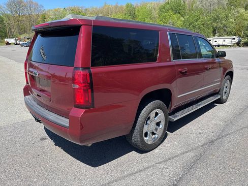 Used 2018 Chevrolet Suburban LT w/ LT Signature Package AWD/4WD image 3