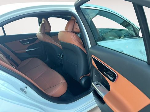 Used 2025 Mercedes-Benz C 300 Sedan image 29
