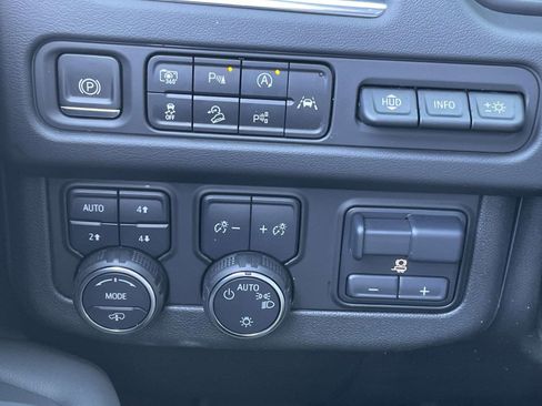 Used 2023 Chevrolet Suburban High Country w/ Advanced Technology Package image 32