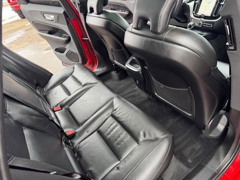 Used 2019 Volvo XC60 T5 Momentum w/ Protection Package Premier AWD/4WD image 34
