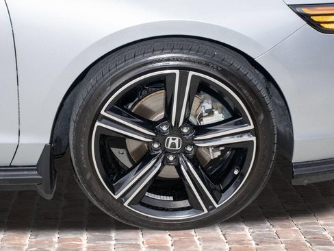 Used 2025 Honda Accord Sport image 40