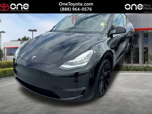 Used 2022 Tesla Model Y Long Range AWD/4WD image 1