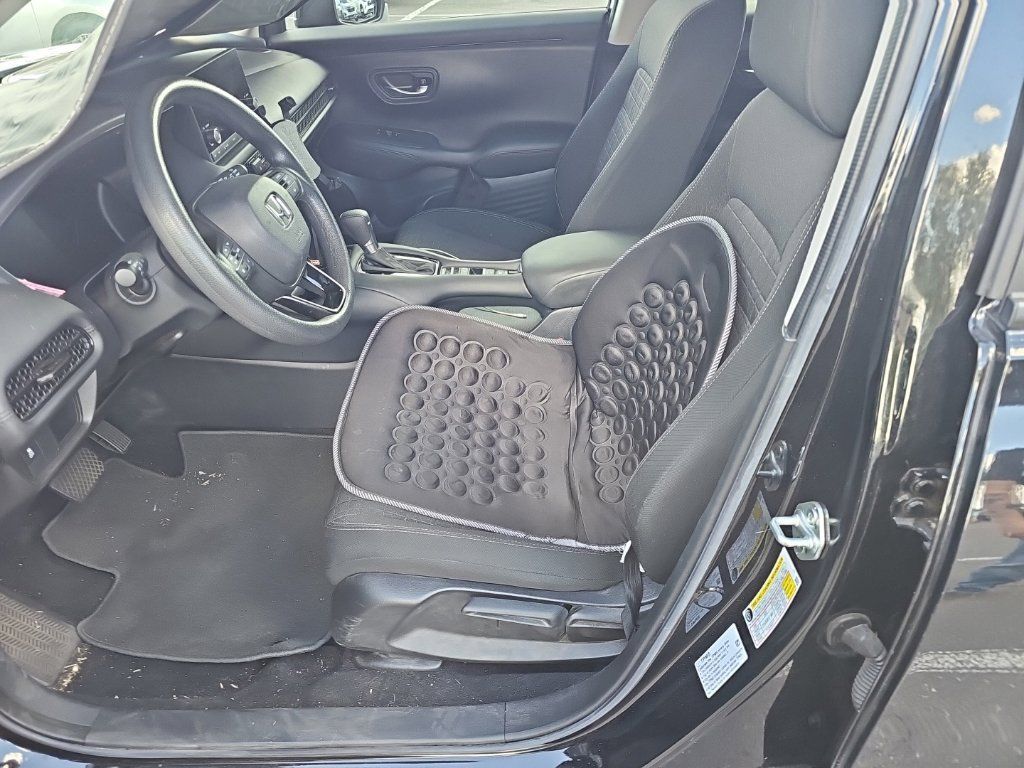 Used 2024 Honda HR-V LX image 9