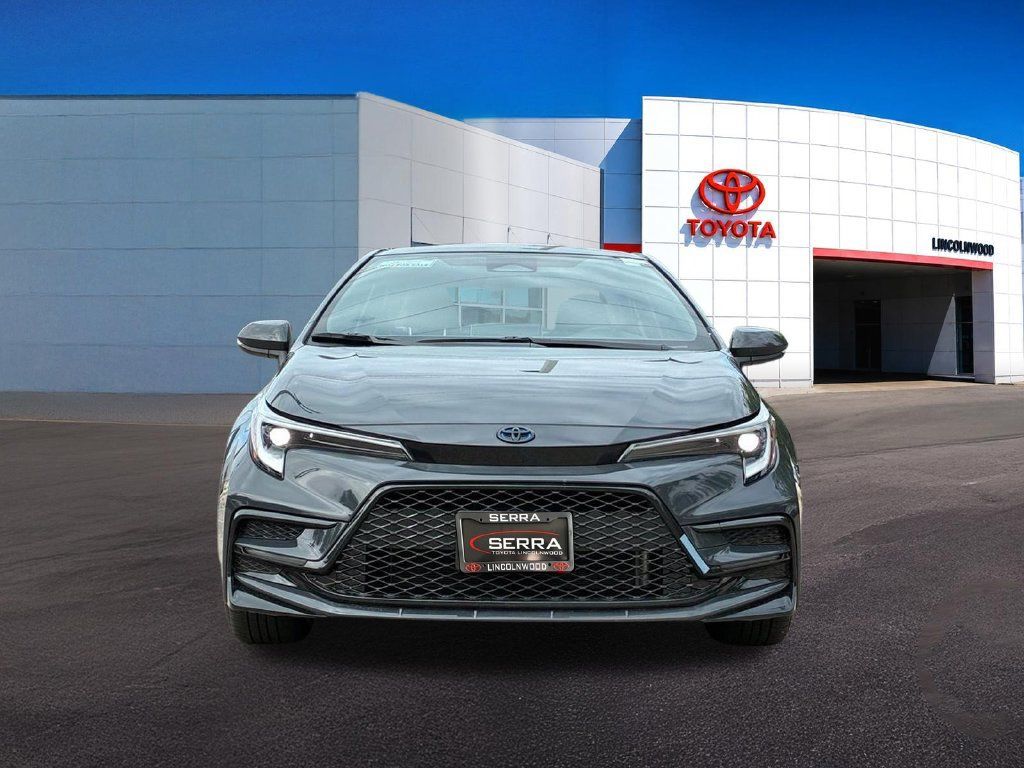 Used 2025 Toyota Corolla SE w/ SE Premium Package AWD/4WD image 4