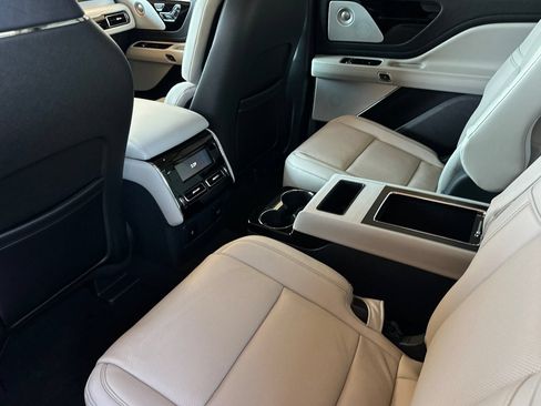 New 2026 Lincoln Aviator Reserve w/ Luxury Package RWD image 11