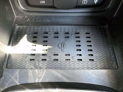 Used 2023 Hyundai Venue Limited w/ Cargo Package FWD image 26