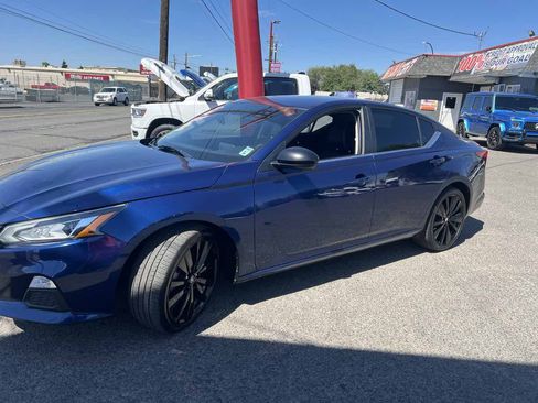 Used 2019 Nissan Altima 2.5 SR FWD image 3