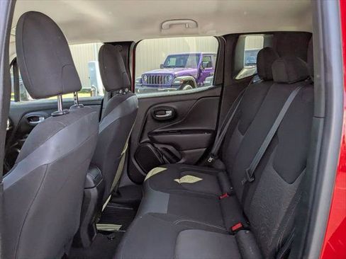 Certified 2023 Jeep Renegade Latitude image 13