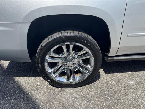 Used 2020 Chevrolet Suburban Premier w/ Premier Plus Edition AWD/4WD image 12
