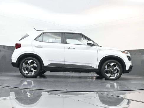 Certified 2026 Hyundai Venue SEL FWD image 24