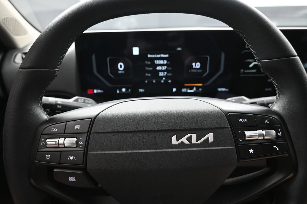 Certified 2025 Kia K4 EX FWD image 14