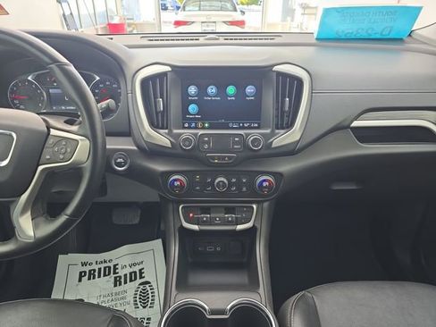 Used 2024 GMC Terrain SLT image 17