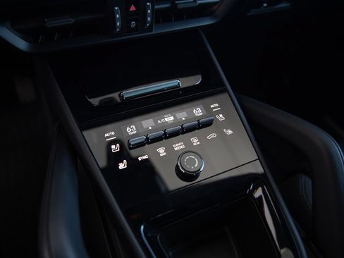 Certified 2024 Porsche Cayenne Coupe AWD/4WD image 16