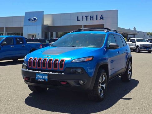 Used 2018 Jeep Cherokee Trailhawk w/ Trailer Tow Group AWD/4WD image 1