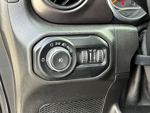 Used 2019 Jeep Wrangler Unlimited Sport image 24