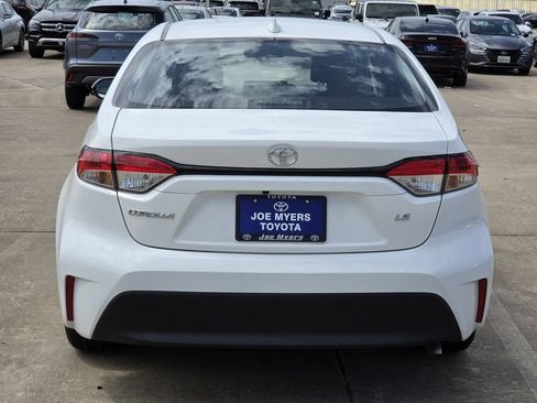 Used 2025 Toyota Corolla LE FWD image 8