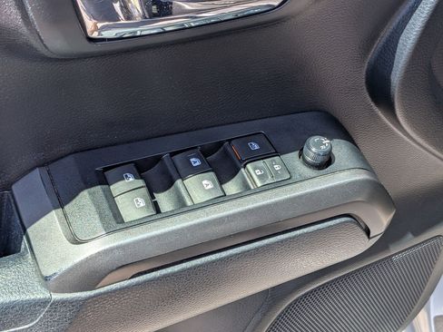 Used 2020 Toyota Tacoma TRD Off-Road AWD/4WD image 15
