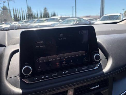 Used 2025 Nissan Rogue SV FWD image 20
