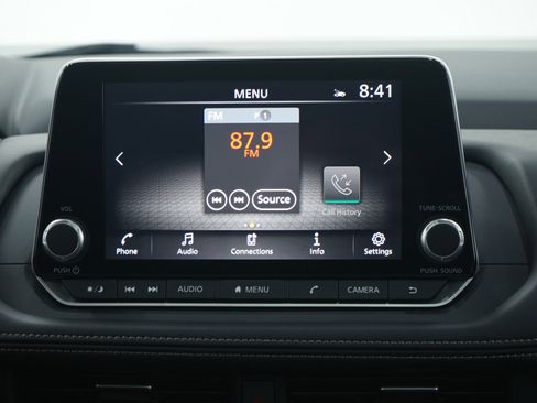 Used 2024 Nissan Rogue SV w/ SV Premium Package image 18