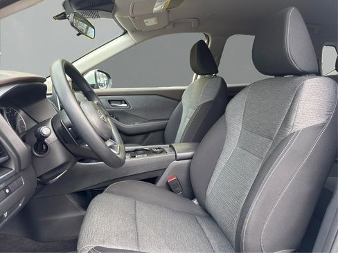 Used 2023 Nissan Rogue SV image 9