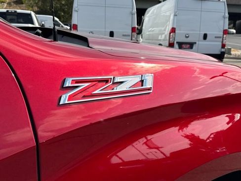 Used 2024 Chevrolet Silverado 1500 LT w/ Z71 Off-Road Package AWD/4WD image 9