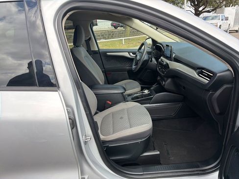 Used 2020 Ford Escape SE image 34