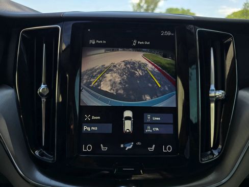 Used 2018 Volvo XC60 T6 Momentum w/ Vision Package AWD/4WD image 32