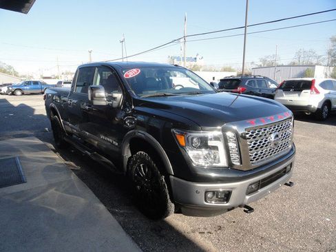 Used 2019 Nissan Titan Platinum Reserve w/ Platinum Utility Package AWD/4WD image 6